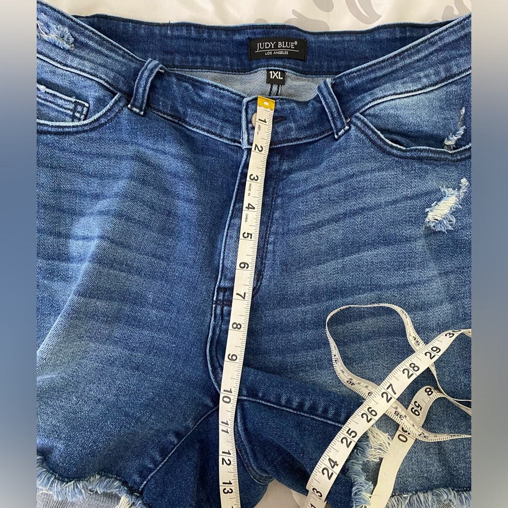 Judy Blue Blue Jean Shorts with Frayed Hem and Distressed Look - Picture 5 of 8